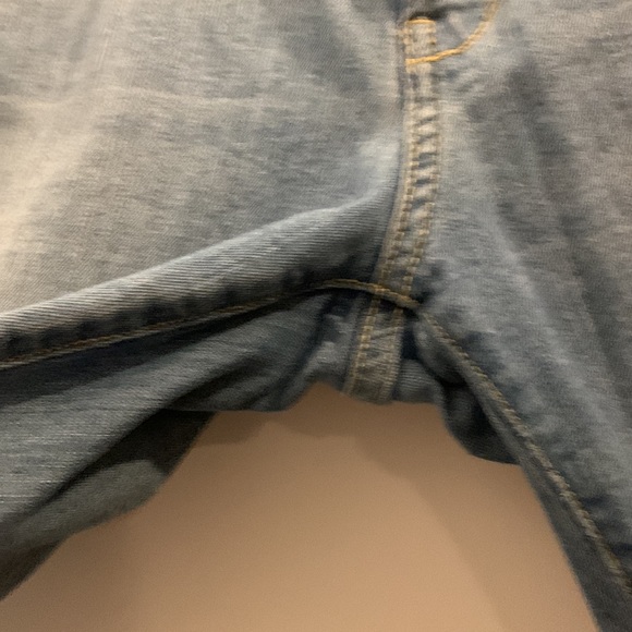 Banana Republic skinny jeans. Never worn! - Picture 4 of 4